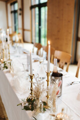 Elegant table setting and decoration for a dinner at a wedding location
