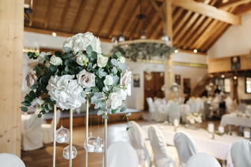 Elegant table setting and decoration for a dinner at a wedding location