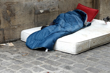 Campement de sans-abri dans la rue