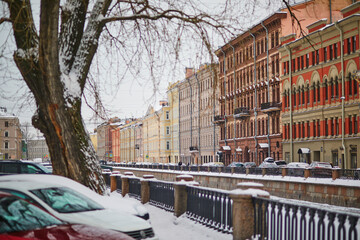 Obraz premium Moyka river embankment on cold snowy winter day in Saint Petersburg, Russia