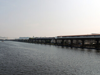 運河と駅