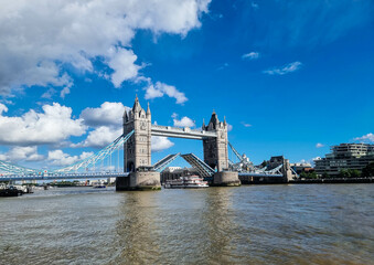 An der Tower Bridge in der City von London