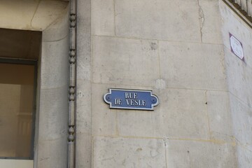 La rue de Vesle, rue commerçante, ville de Reims, département de la Marne, France