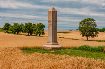 Obraz premium The 14th Connecticut Monument amont the Wheat, Antietam National Battlefield, Maryland USA, Sharpsburg, Maryland