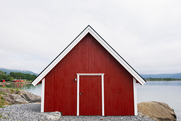 Fototapeta na wymiar red barn on the beach
