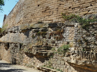 muralla exterior del castillo de origen musulman de la espluga calba, lérida, españa, europa