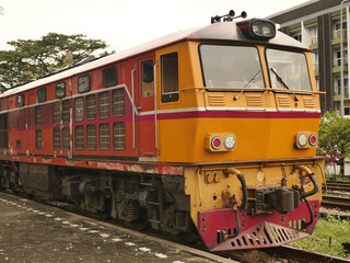 Obraz premium old train in the country. yellow train. diesel locomotive. The empty passenger train was going. New diesel electric locomotive in the railway yard .