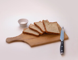 sliced ​​bread with breadcrumbs and knife on cutting board