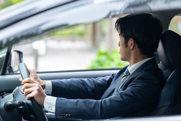 運転・車・男性