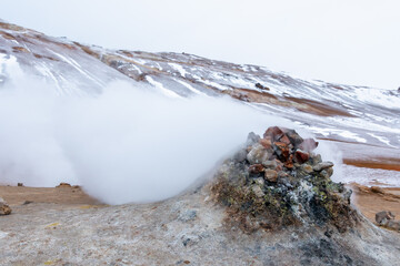 Hverir Hverarönd Geothermalgebiet, bekannt für sprudelnde Schlammbecken and dampfende Fumarolen,...