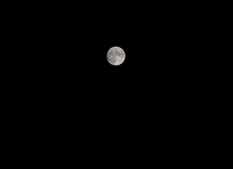 Luna piena nel buio