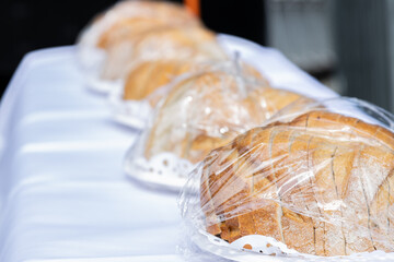 Chleb zapakowany w folie, dary dla gości - obrazy, fototapety, plakaty