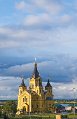 Fototapeta na wymiar Cathedral of the Holy Prince Alexander Nevsky in Nizhny Novgorod against the background of a cloudy sunset sky