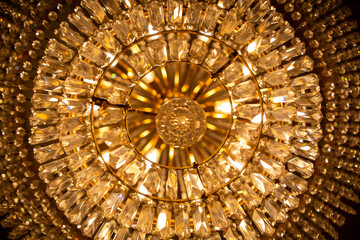 Scala glass chandelier clos up cristal Milan Italie 1