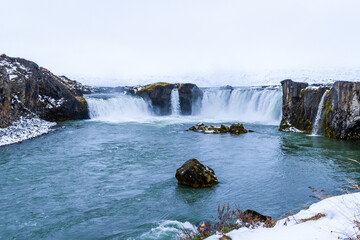 im Norden von Island gibt es den beeindruckenden Wasserfall mit dem schönen Namen Goðafoss...