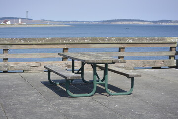 Fototapeta na wymiar Seaside picnic table 