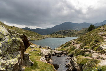 Fototapeta na wymiar mountain view of estany del mig in Andorra