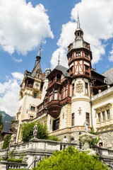 Fototapeta premium Sinaia Romania : Peles castle, Famous Neo-Renaissance castle at the base of the Carpathian Mountains, Europe