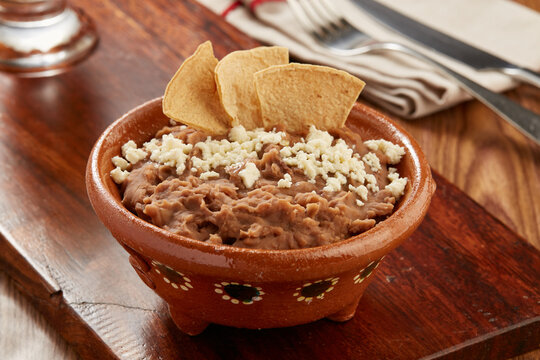 frijoles bayos refritos