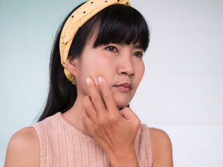 Gel Face Skin Care Cream,Woman Apply Aloe Vera Gel Moisturizer on her Face,Authentic Skin Tan...