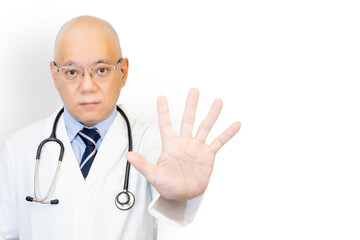 手で制止する男性医師