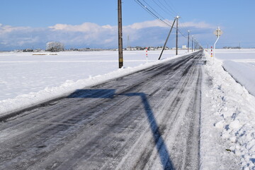 雪道のわだち ／ 日本有数の豪雪地帯 山形県庄内地方