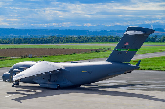 hoersching, austria, 10 sep 2022, boeing c-17 globemaster, us air force at the airport of linz