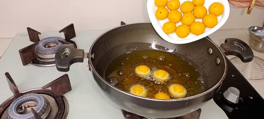 Besan Ball Fry for Making Tasty Sweet, Sweet Besan ke laddu,Indian Sweets - Besan ke Ladoo