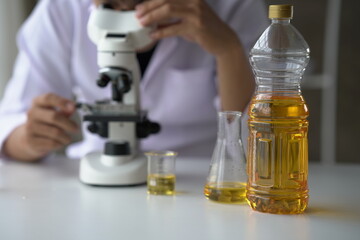 Test the effectiveness of vegetable oils and Quality by scientist in lab