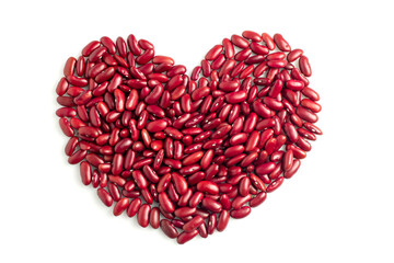 Obraz na płótnie Canvas red kidney beans arranged in a heart shape on a white background. lover and valentine concept.