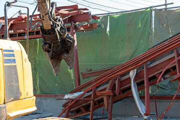 Demolition machines for dismantling steel-framed buildings, construction industry