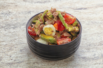 Salad with tuna and avocado