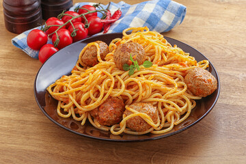 Spaghetti with meatball in tomato sause