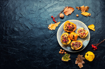 Quince stuffed with meat