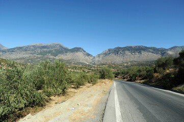 Les gorges de Rouvas vues depuis le village de Zaros près d'Agioi Déka en Crète