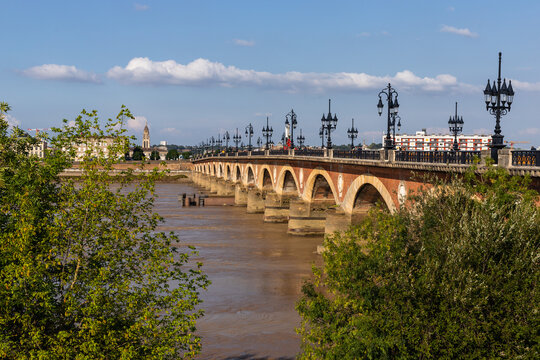 View of the Pont de Pierre bridge in Bordeaux