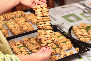 Tray full of stuffed dried figs arranged in sticks according to the traditional Italian way