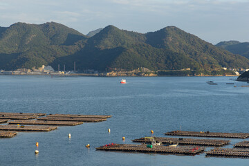 日本の岡山県備前市日生の頭島の美しい海の景色