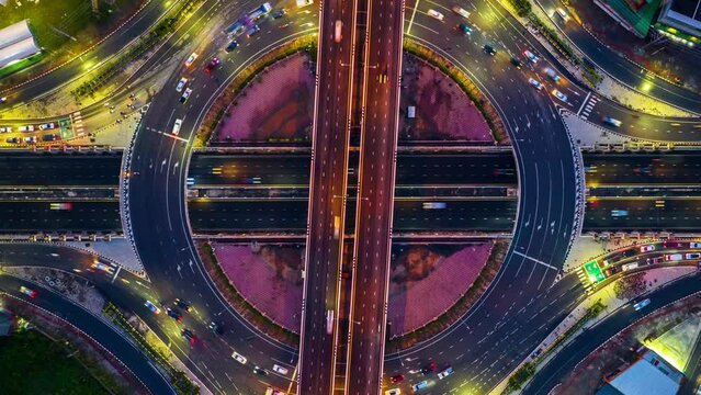 Time lapse of intersection circle. Busy traffic at night.