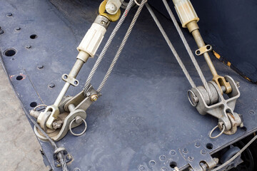 Hawsers to commit. Rigid fixation during transportation. Fragment fixing mount on platform. Hawsers...