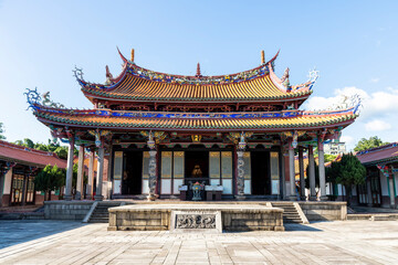 Obraz premium Old building view of the Confucius Temple in Taipei, Taiwan. This is a historical heritage with a Chinese-style building that is over several hundred years old.