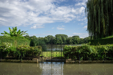 Fototapeta premium London, England, UK. 10th Sep 2022. Flooded property gate on Thames riverbank in West London, Chiswick, after thunderstorms.