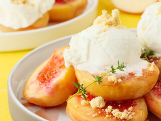 Baked peaches with ice cream