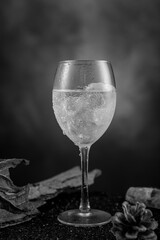 Weißwein Cocktail eiskalt im Glas