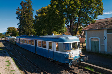 Obraz premium train stationné en gare
