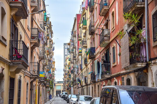 bunte Häuser im Viertel La Barceloneta / Barcelona