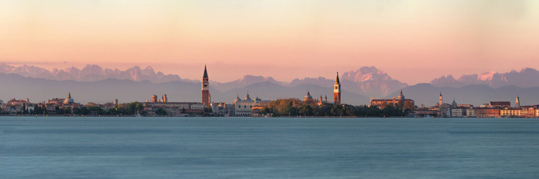 Stravedamento: Venezia e le Alpi