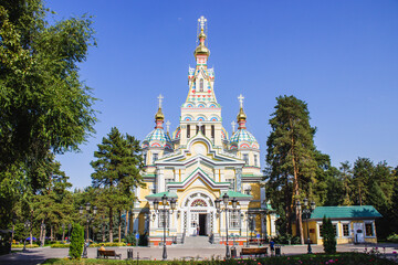 Fototapeta na wymiar Ascension Cathedral, Russian Orthodox Cathedral in Almaty, Kazakhstan