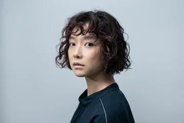 Fotobehang 20代 ショートヘアの女性 © One