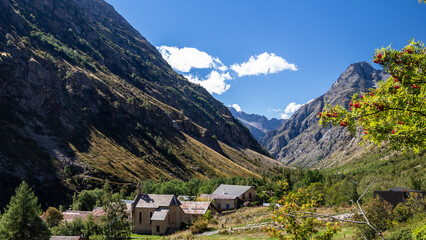 Obraz premium La Bérarde et Notre Dame des neiges, small mountain village of Alps